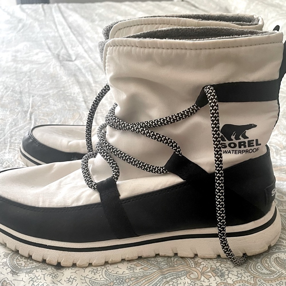 Sorel Womens Waterproof Snowboot Size 7